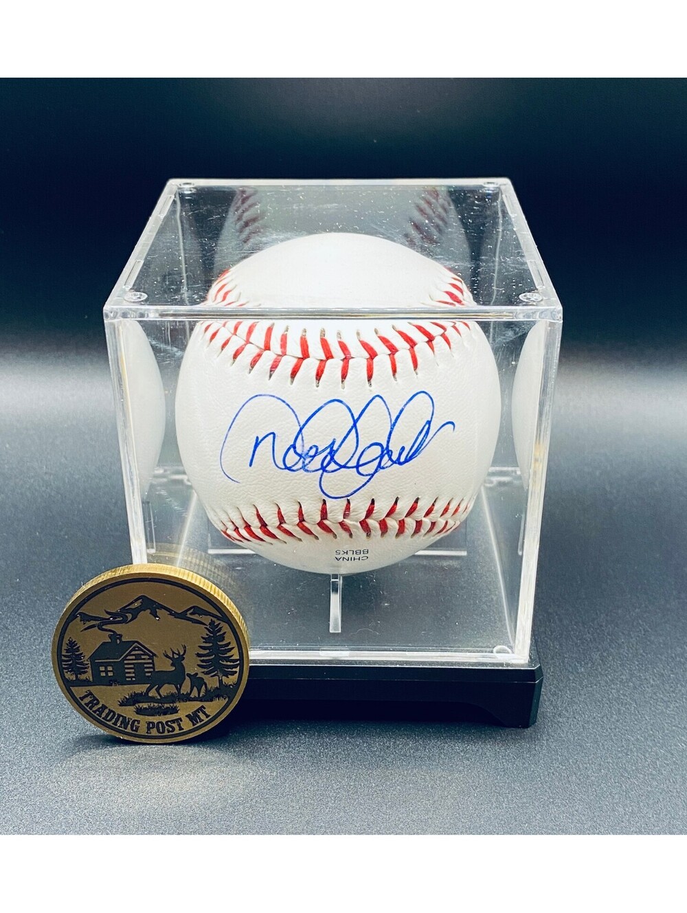 Derek Jeter Signed Baseball In Case With COA (Yankees)